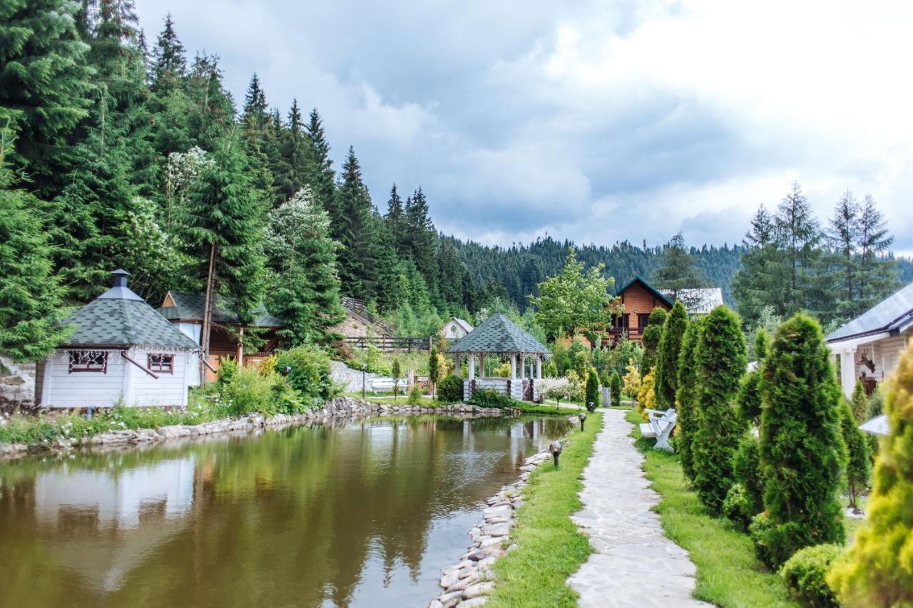 Hotel Vedmezhyi Dvir 부코벨 외부 사진