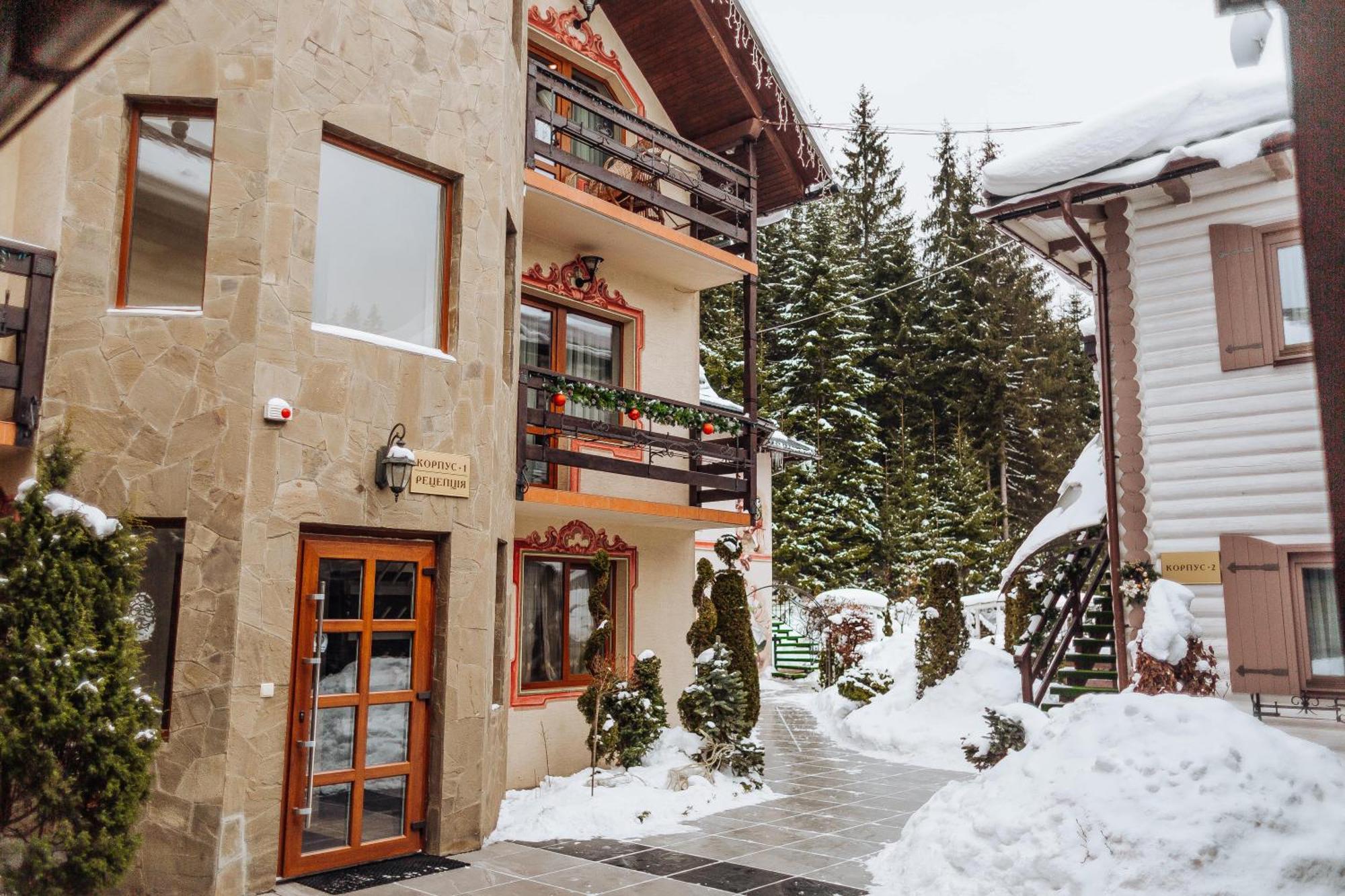 Hotel Vedmezhyi Dvir 부코벨 외부 사진