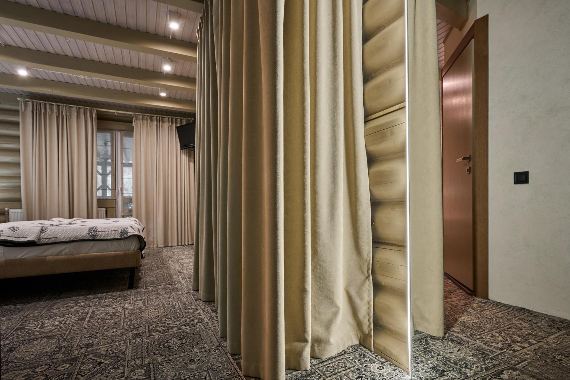 Hotel Vedmezhyi Dvir 부코벨 외부 사진